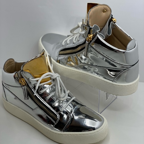 Vintage toy, cloths and sneaker head here. - Picture 4 of 12